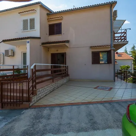 Julia 4,5 Apartman *