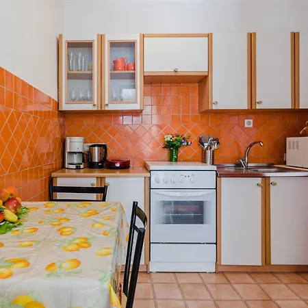 Julia 4,5 Apartment *